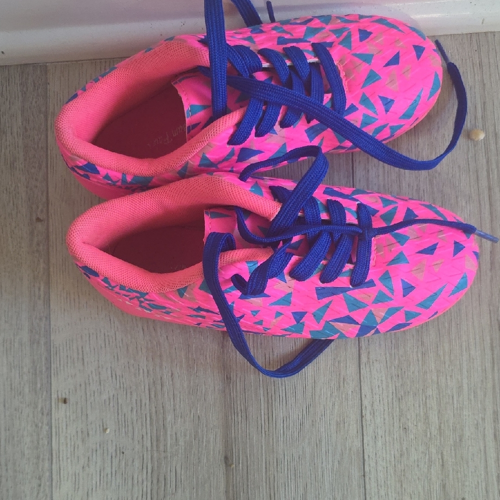Dream Pairs Size 2 Turf Shoes